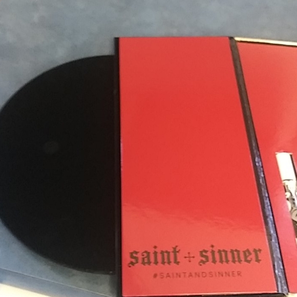 VINTAGE RARE KAT VON D SAINT + SINNER MAKEUP VAULT - Picture 3 of 11